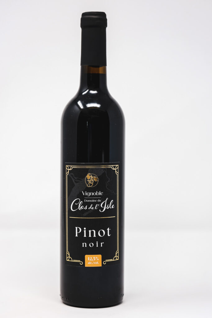 Bouteille de vin rouge Pinot Noir du Domaine du Clos de l’Isle